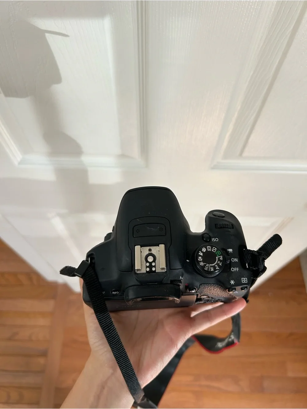 CANON T5I + 18-55MM LENS + STRAP + CHARGER BUNDLE